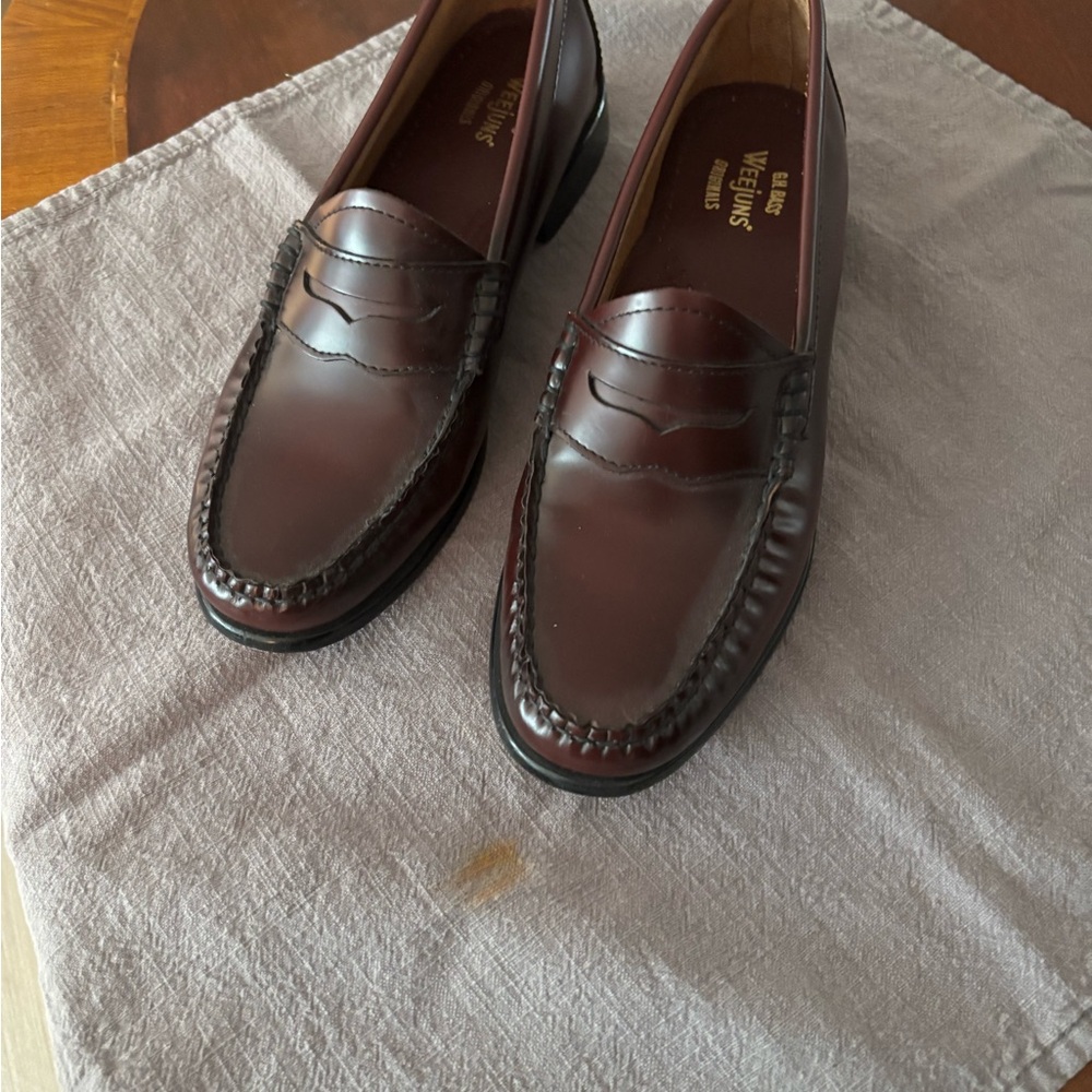 Bass Weejuns burgundy penny loafer
